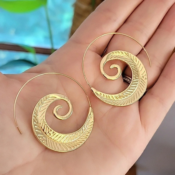 Threader Style Bold Leaf Hoop Earrings - Picture 5 of 7